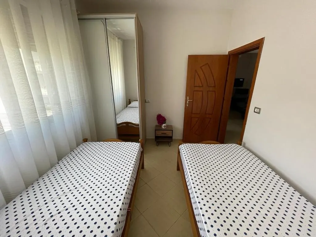 סרנדה Near By The Sea Apartment אלבניה